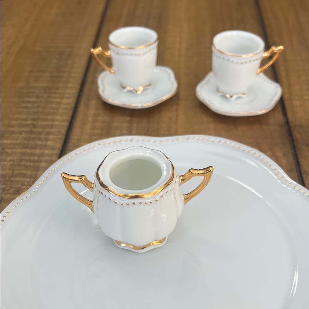 Elegant White and Gold Childs Tea Set - Picture 8 of 8